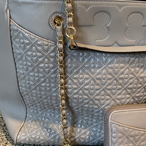 STUNNING Tory Burch Gray Leather Shoulder Bag in EUC
